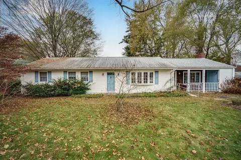 80 Embassy Rd, Springfield, MA 01119 photo 2