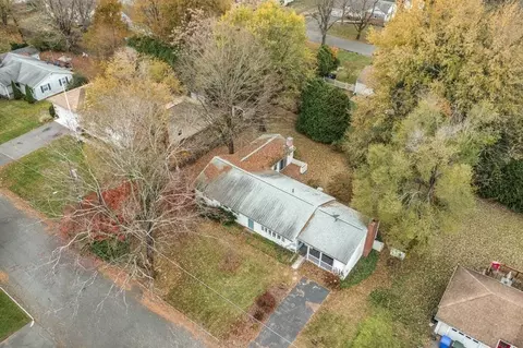 80 Embassy Rd, Springfield, MA 01119 photo 3