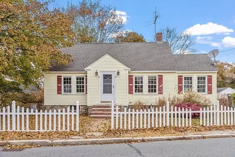 3 Mystic St, Methuen, MA 01844