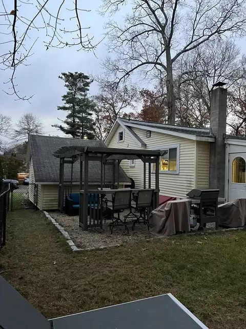 95 Pleasant Cir, Canton, MA 02021 photo 17