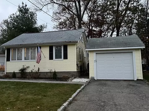 95 Pleasant Cir, Canton, MA 02021 photo 2