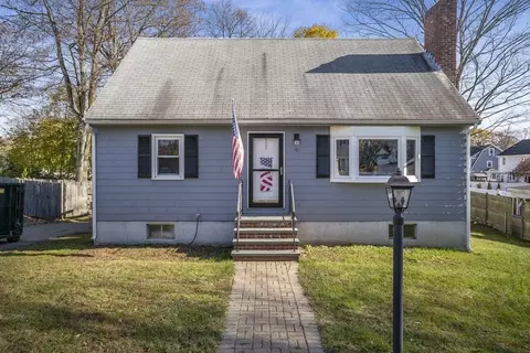 9 Belmont St, Reading, MA 01867