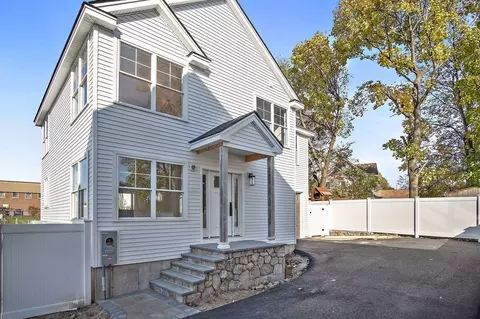 14 High St, Woburn, MA 01801