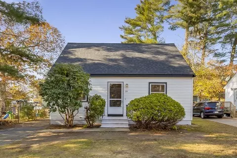 88 Hathaway St, Wareham, MA 02571
