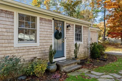 10 Greenwood Rd, Falmouth, MA 02536