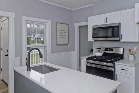 23 Mount Tom Ave, Easthampton, MA 01027 photo 4