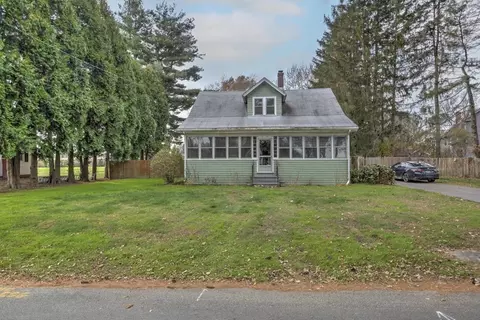 9 Cross Path Rd, Northampton, MA 01060