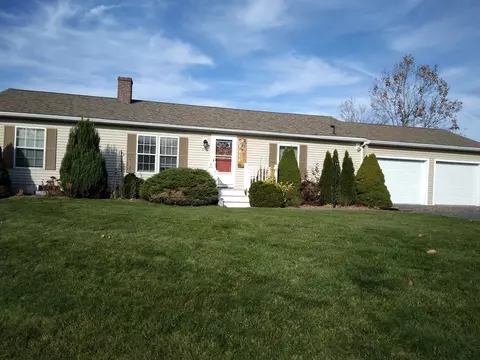 6204 Oak Point Dr, Middleboro, MA 02346