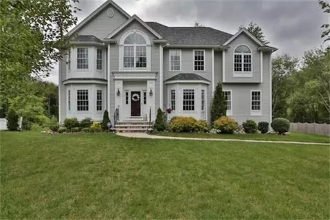 5 Riverfront Dr, Amesbury, MA 01913
