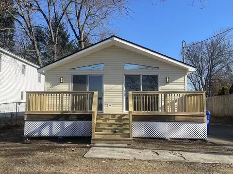 133 Pine Grove St, Springfield, MA 01119