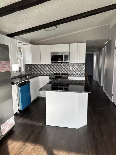 133 Pine Grove St, Springfield, MA 01119 photo 4