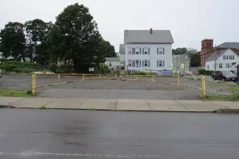 1235 Pleasant St, New Bedford, MA 02740