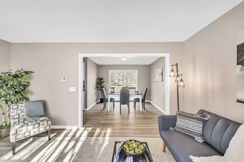 1 Jennifer Ln, East Longmeadow, MA 01028