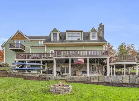 64 Choate St, Essex, MA 01929