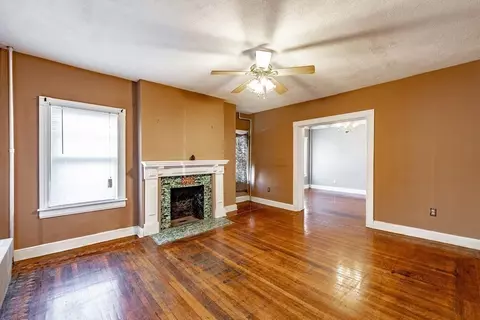 Living - 71 Mountainview St, Springfield, MA 01108 photo 2 of 3