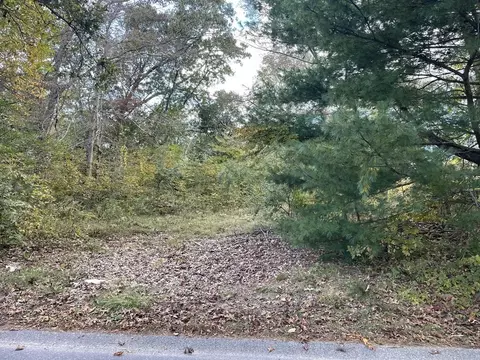 16 Lake Shore Dr, Falmouth, MA 02540