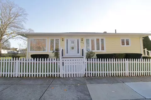 433 Slade St, Fall River, MA 02724 photo 2
