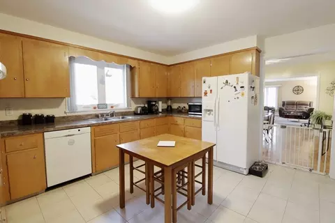 433 Slade St, Fall River, MA 02724 photo 12
