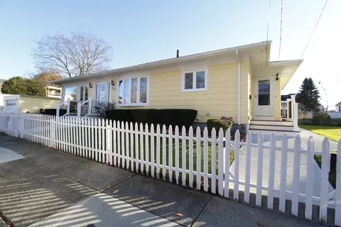 433 Slade St, Fall River, MA 02724 photo 3