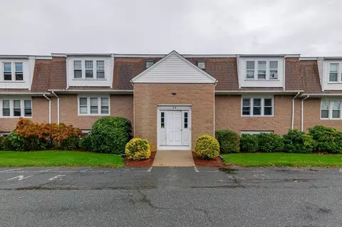 24 Bettys Pond Rd #K, Hyannis, MA 02601