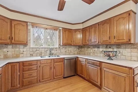 154 Commonwealth Ave, Worcester, MA 01604 photo 16