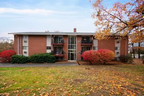6 Crescent Dr #4, Andover, MA 01810