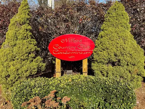 27 Country Club Ln #B, Milford, MA 01757
