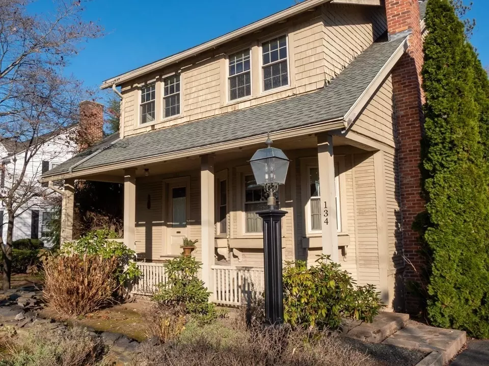 134 Ohio Ave, West Springfield, MA 01089 42 Photos Movoto