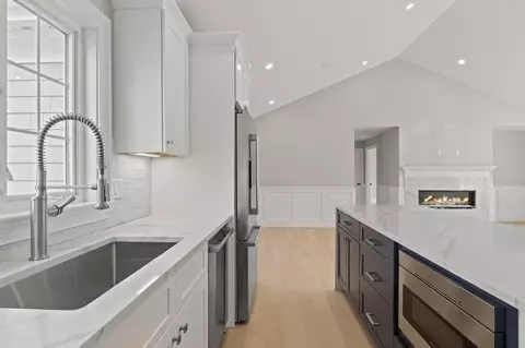Kitchen - 197 Old Barnstable Rd, Mashpee, MA 02649 photo 7 of 9