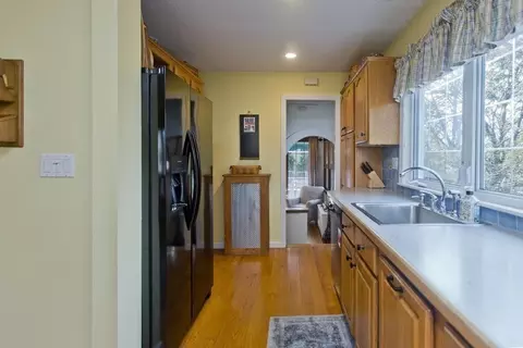 83 Upper Beverly Hls, West Springfield, MA 01089 photo 12