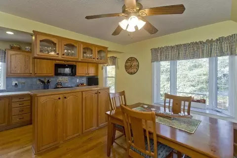 83 Upper Beverly Hls, West Springfield, MA 01089 photo 9
