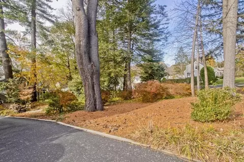 83 Upper Beverly Hls, West Springfield, MA 01089 photo 4