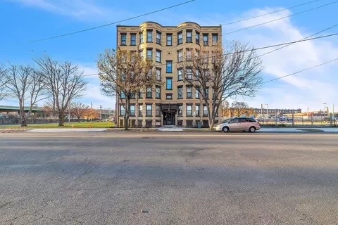 649 S Summer St, Holyoke, MA 01040