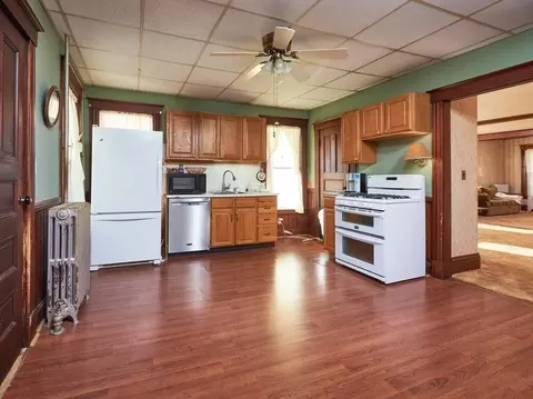 32 Wayne St, Worcester, MA 01603 photo 5