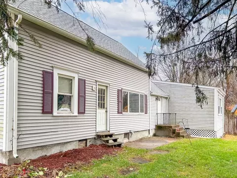 325 Dale St, Chicopee, MA 01013