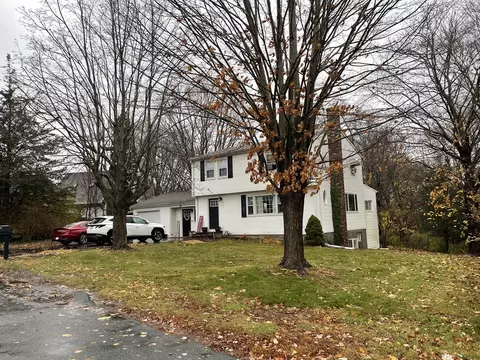 38 Collins Ave, Swansea, MA 02777
