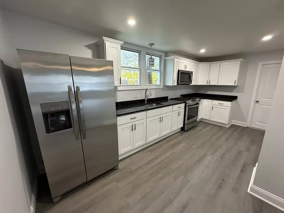 522 Alden St, Fall River, MA 02723 20 Photos Movoto