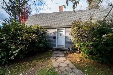15 Sunset Ct, Amherst, MA 01002