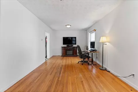 49 Beverly St, Chicopee, MA 01013 photo 5