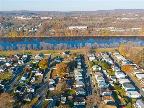 49 Beverly St, Chicopee, MA 01013 photo 37