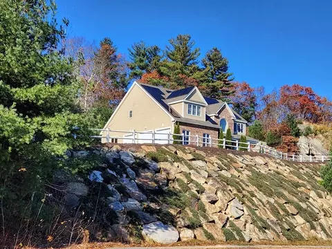8 Indian Cir, Holliston, MA 01746