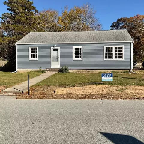 5 Oakdale St, Wareham, MA 02571