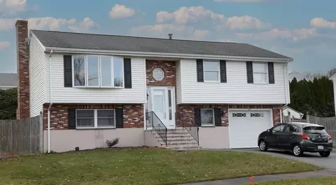 27 Louis Rd, Peabody, MA 01960