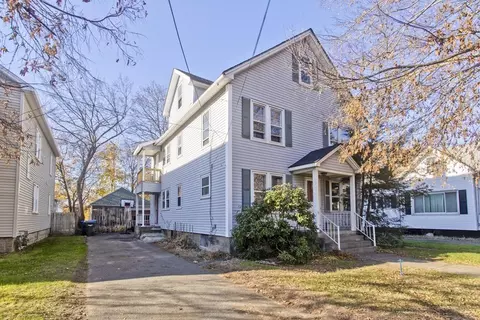 26 Saint James Cir, Springfield, MA 01104