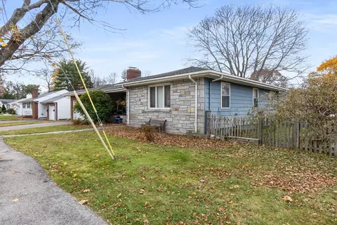 8 Eisenhower Ave, Beverly, MA 01915 photo 4