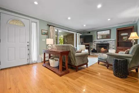8 Eisenhower Ave, Beverly, MA 01915 photo 6