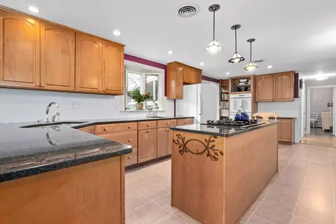 8 Eisenhower Ave, Beverly, MA 01915 photo 14