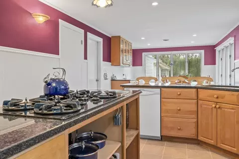 8 Eisenhower Ave, Beverly, MA 01915 photo 20