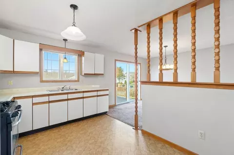 11 Dundee St, Fall River, MA 02721 photo 9