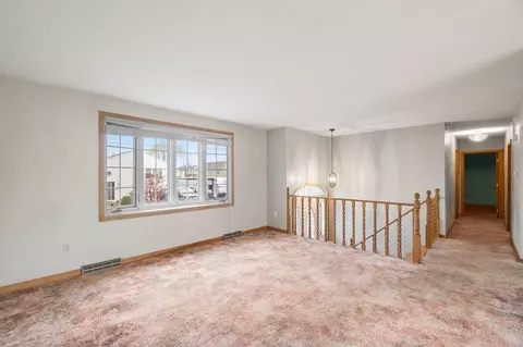 11 Dundee St, Fall River, MA 02721 photo 4